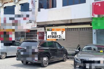 Ipoh menglembu nice location double storey shoplot for sale