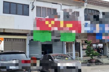 Ipoh menglembu nice location double storey shoplot for sale