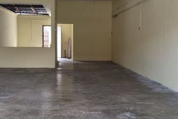 Ipoh menglembu nice location double storey shoplot for sale