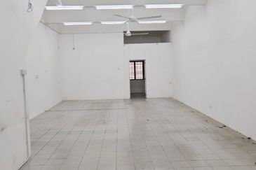 Ipoh bercham nice location ground floor shoplot for rent