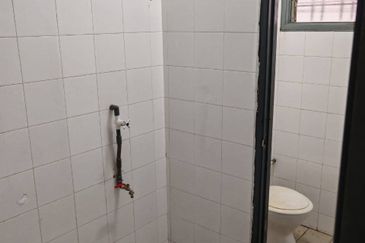 Ipoh bercham nice location ground floor shoplot for rent