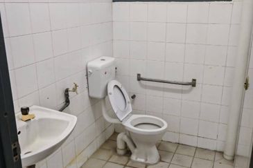 Ipoh bercham nice location ground floor shoplot for rent