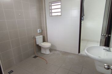 Ipoh sri klebang double storey inter corner house for rent