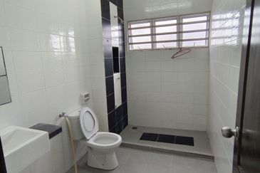 Ipoh sri klebang double storey inter corner house for rent