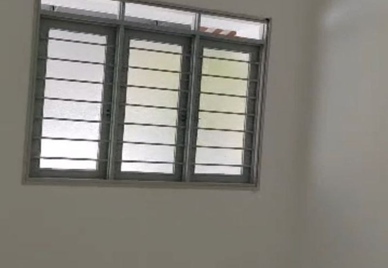 Ipoh garden east renovated single storey inter corner house for rent