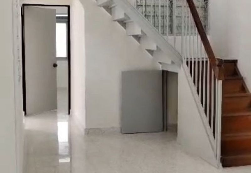 Ipoh garden east renovated single storey inter corner house for rent