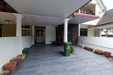 Ipoh garden east facing open renovated extended double storey house for sale