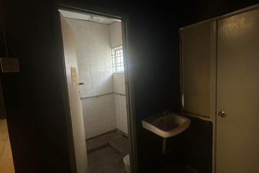 Ipoh first garden renovated ground floor shoplot for rent