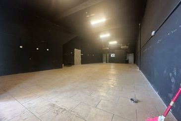 Ipoh first garden renovated ground floor shoplot for rent