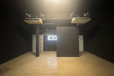 Ipoh first garden renovated ground floor shoplot for rent