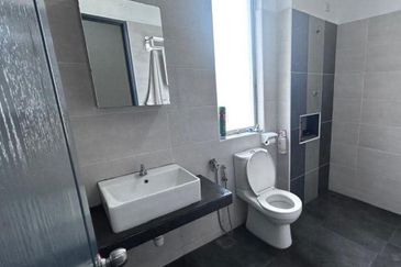 Ipoh klebang pine park renovated double storey house for rent