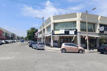 Ipoh botani siber nice location ground floor shoplot for rent