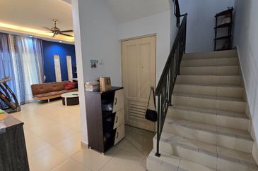 Ipoh botani palma  partial furnished double storey semi-d house for sale