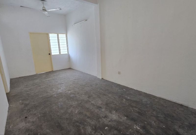 Panorama Lapangan Perdana Flat