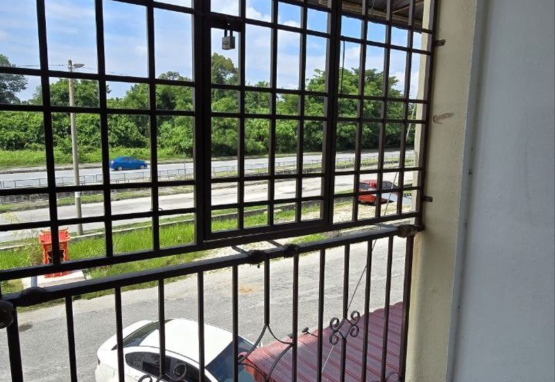 Panorama Lapangan Perdana Flat