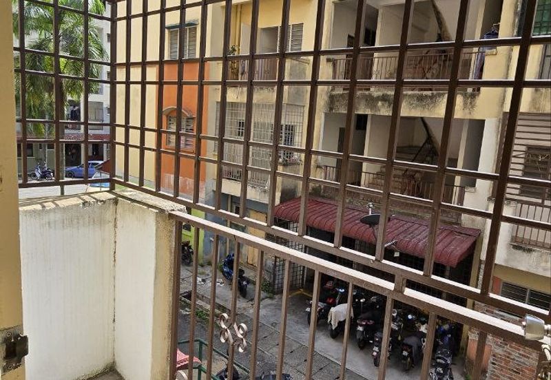 Panorama Lapangan Perdana Flat