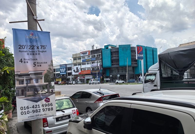 Ipoh pasir puteh facing main road super long ground floor shoplot for rent