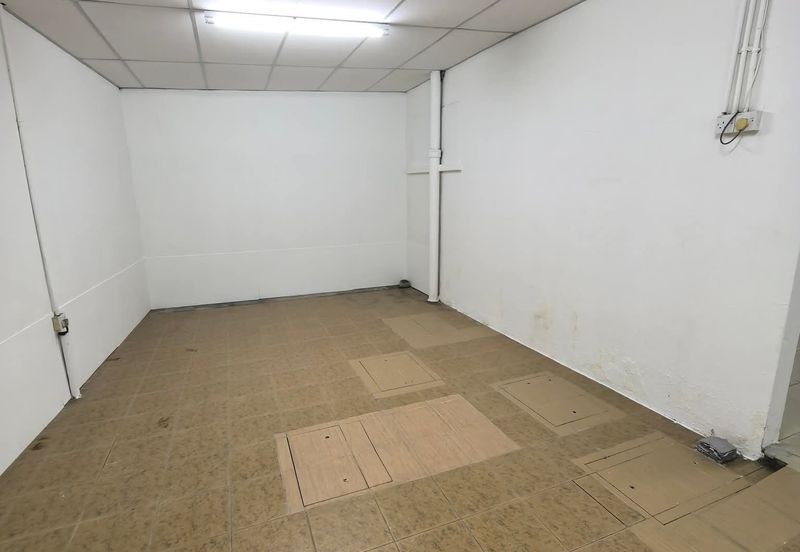 Ipoh pasir puteh facing main road super long ground floor shoplot for rent