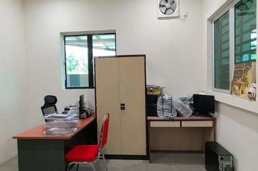 Ipoh lahat super big renovated extended double storey corner house for sale