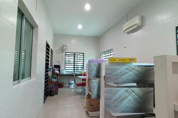 Ipoh lahat super big renovated extended double storey corner house for sale