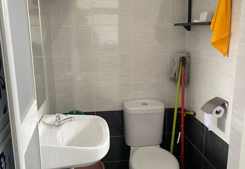 Ipoh first garden partial furnished single storey house for rent