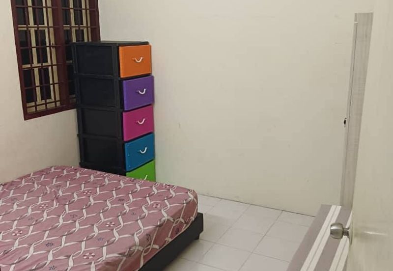 Ipoh pengkalan ria partial furnished double storey house for rent