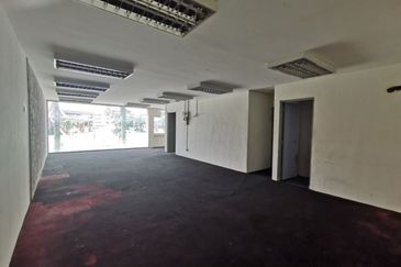 Ipoh fairpark opposite stadium 3 storey shoplot for rent