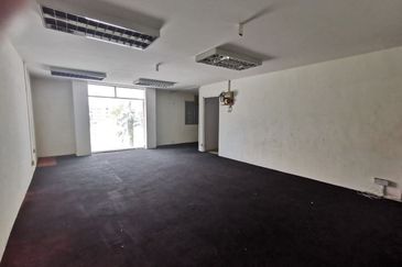 Ipoh fairpark opposite stadium 3 storey shoplot for rent