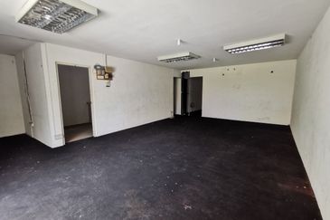 Ipoh fairpark opposite stadium 3 storey shoplot for rent