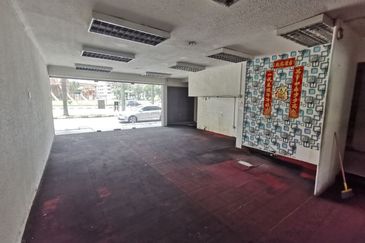 Ipoh fairpark opposite stadium 3 storey shoplot for rent