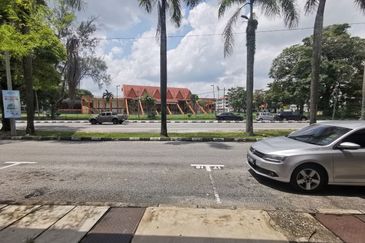 Ipoh fairpark opposite stadium 3 storey shoplot for rent