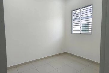 Ipoh klebang sierra partial furnished facing empty land 1 sty house for rent