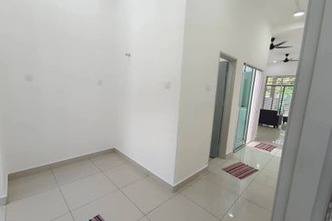 Ipoh klebang sierra partial furnished facing empty land 1 sty house for rent