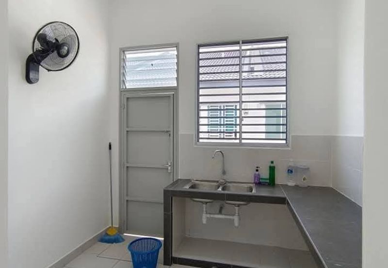 Ipoh klebang sierra partial furnished facing empty land 1 sty house for rent