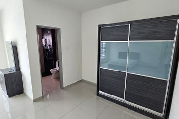Ipoh klebang strand park partial furnished double sty house for rent