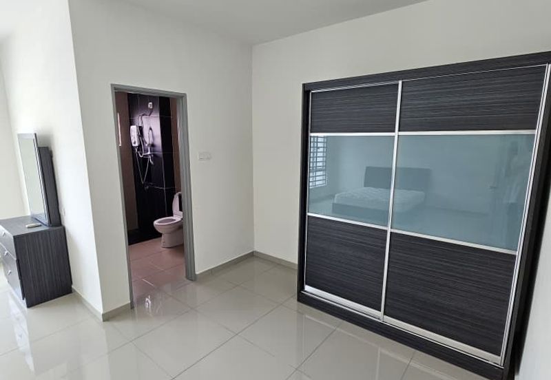 Ipoh klebang strand park partial furnished double sty house for rent