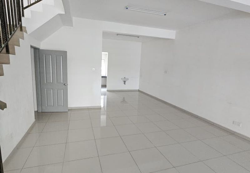 Ipoh klebang strand park partial furnished double sty house for rent
