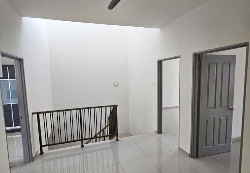 Ipoh klebang strand park partial furnished double sty house for rent