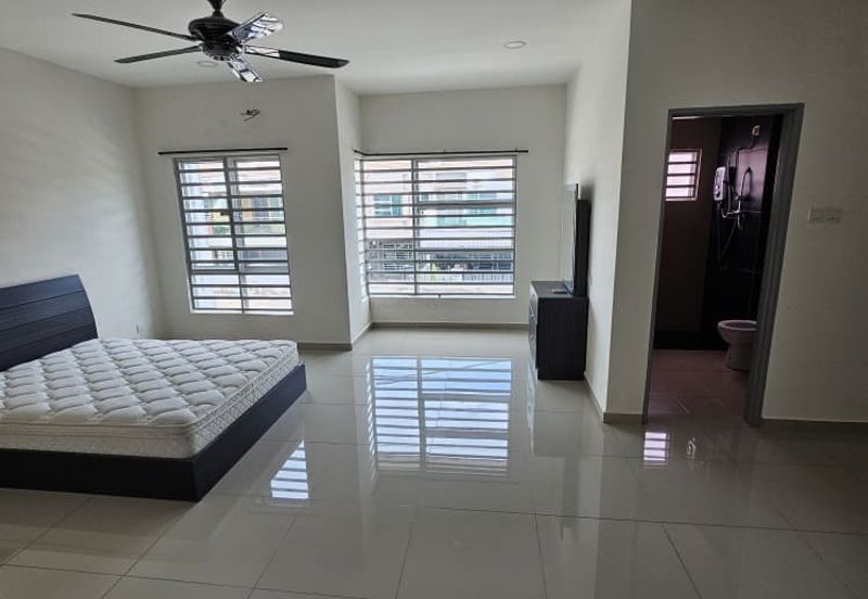 Ipoh klebang strand park partial furnished double sty house for rent