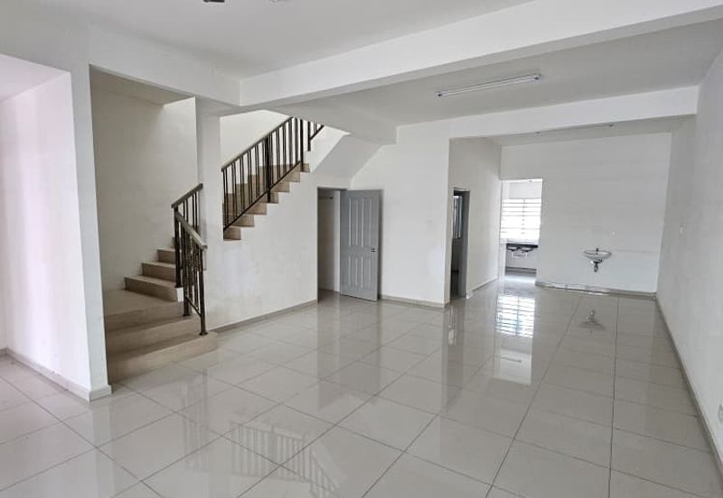 Ipoh klebang strand park partial furnished double sty house for rent