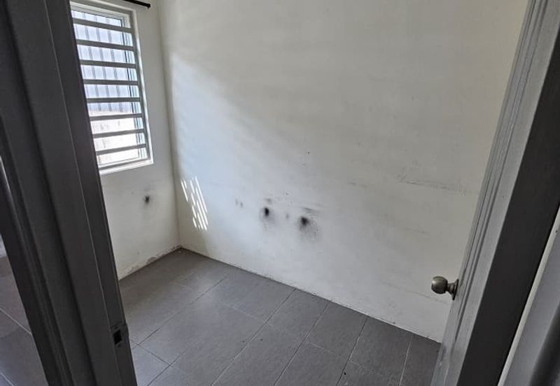 Ipoh klebang strand park partial furnished double sty house for rent