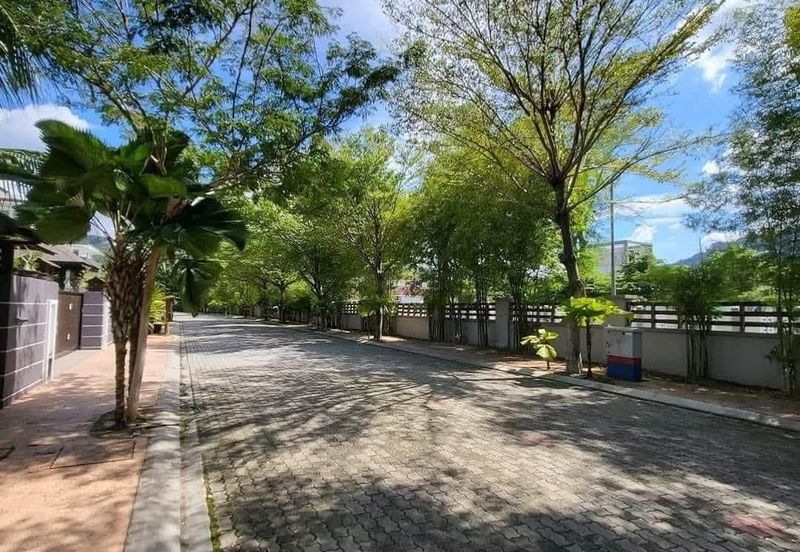 Ipoh tambun upland partial furnished 2sty semi-d corner house for rent