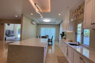 Ipoh tambun upland partial furnished 2sty semi-d corner house for rent