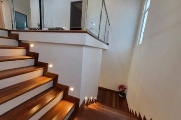 Ipoh tambun upland partial furnished 2sty semi-d corner house for rent