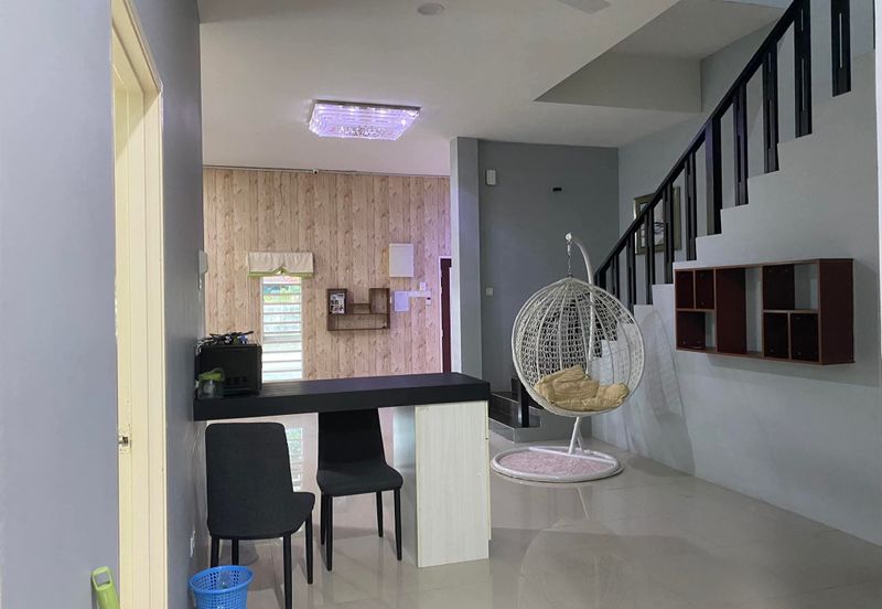 Ipoh tasek square partial furnished  2sty semi-d corner house for rent