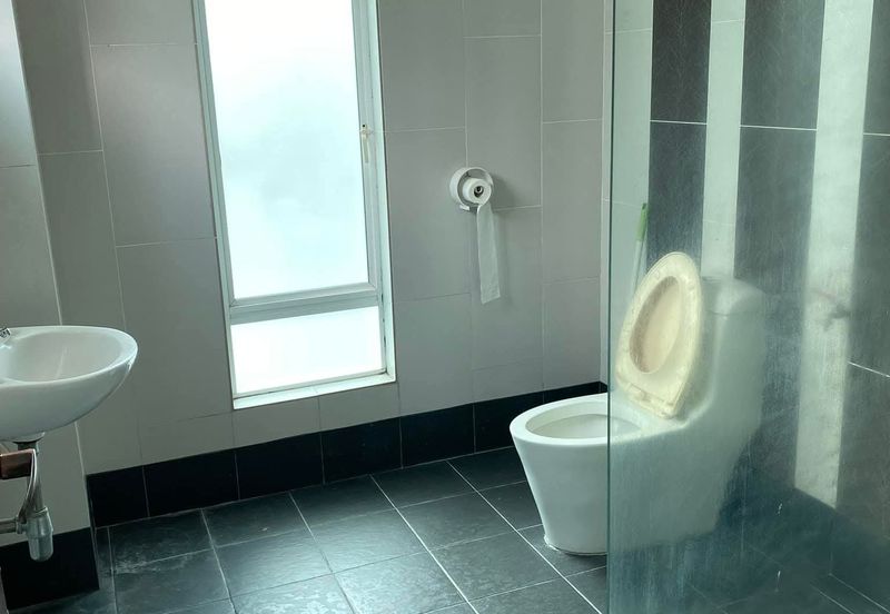 Ipoh tasek square partial furnished  2sty semi-d corner house for rent