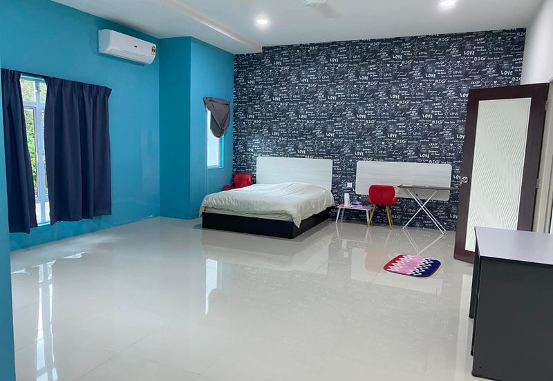 Ipoh tasek square partial furnished  2sty semi-d corner house for rent