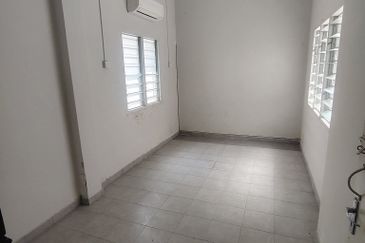 Ipoh pasir puteh hoover renovated  ground floor shoplot for rent