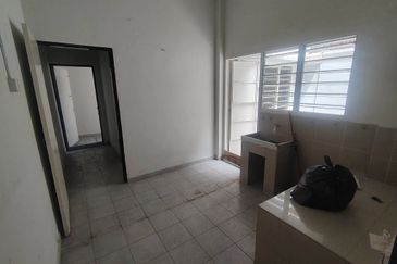 Ipoh pasir puteh hoover renovated  ground floor shoplot for rent