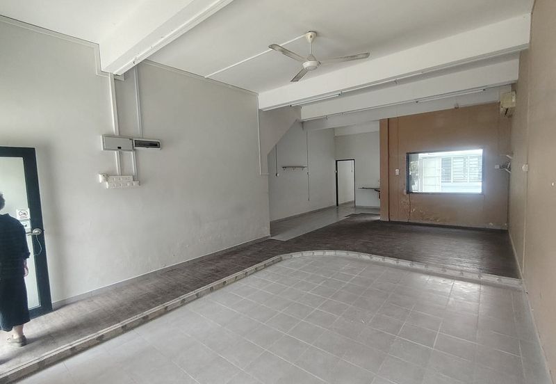 Ipoh pasir puteh hoover renovated  ground floor shoplot for rent